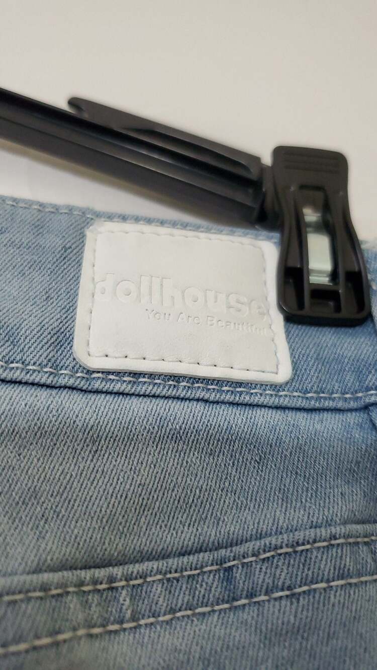 Dollhouse Distressed Light Wash Denim Shorts Size 7/8 - Picture 3 of 5